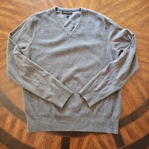 Banana Republic V-Neck Sweater in Heather Gray Men's Size M Italian Yarn